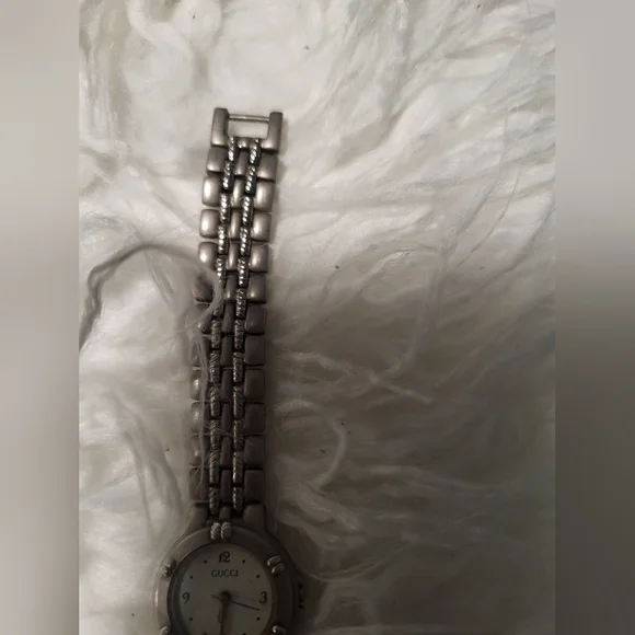 Vintage Gucci Two Tone Woman’s Watch - Picture 5 of 9